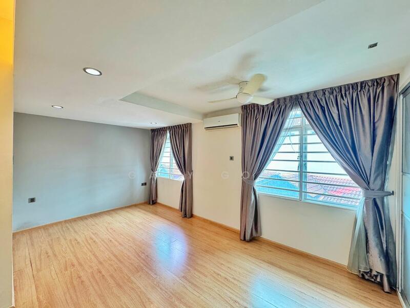 For Sale - Bukit Dumbar Villa 3132sqft 3.5 Storey TOWNHOUSE Guarded Jelutong