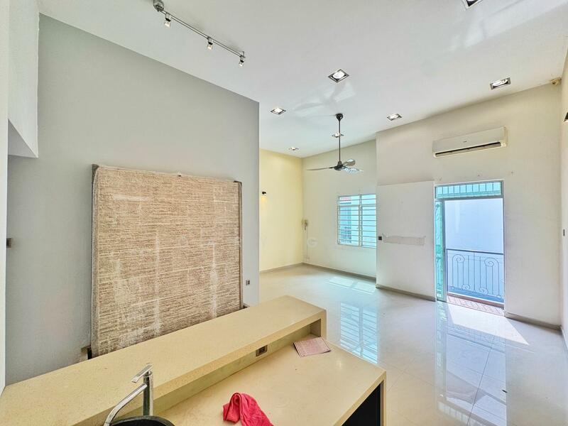 For Sale - Bukit Dumbar Villa 3132sqft 3.5 Storey TOWNHOUSE Guarded Jelutong