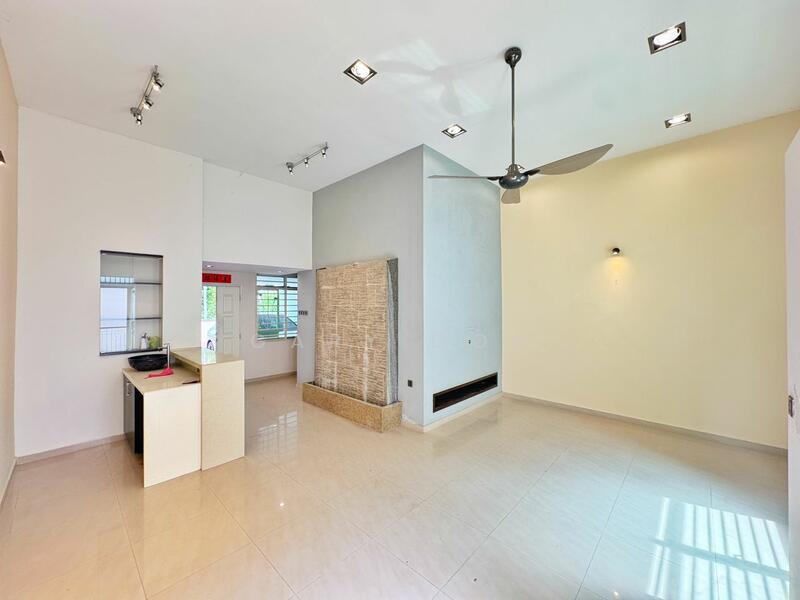 For Sale - Bukit Dumbar Villa 3132sqft 3.5 Storey TOWNHOUSE Guarded Jelutong