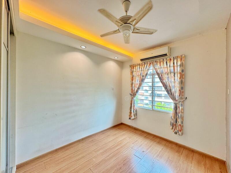 For Sale - Bukit Dumbar Villa 3132sqft 3.5 Storey TOWNHOUSE Guarded Jelutong