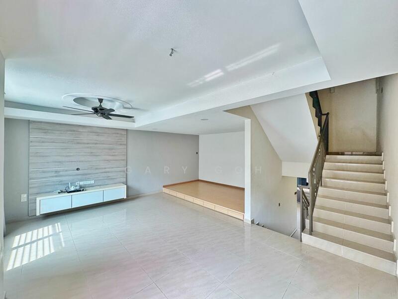 For Sale - Bukit Dumbar Villa 3132sqft 3.5 Storey TOWNHOUSE Guarded Jelutong