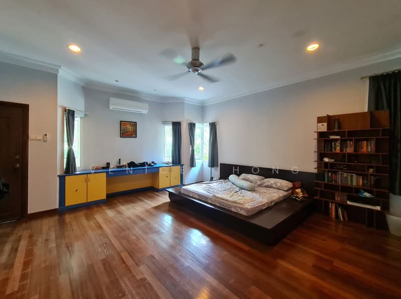 Rumah Banglo untuk Dijual di Bukit Gita Bayu (Seri Kembangan) - Venice Chong - Bedroom - PropertyGuru.com.my