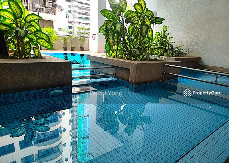 Big fun in a small pool, perfect for lazy soaks