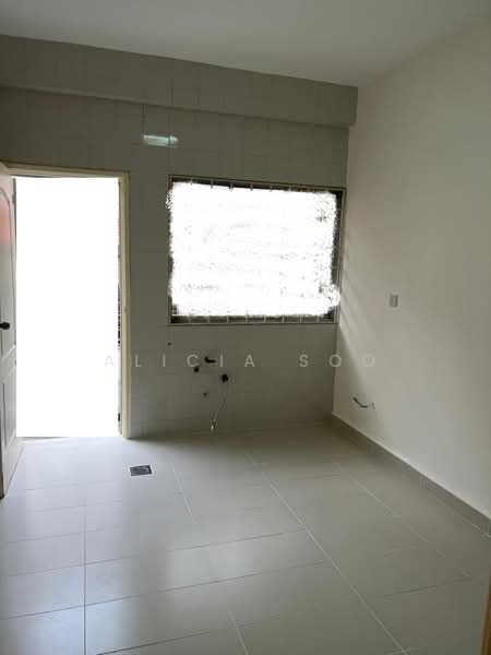 Rumah Teres 2 Tingkat untuk Dijual di Bukit Rahman Putra (Sungai Buloh) - Alicia Soo - Kitchen - PropertyGuru.com.my