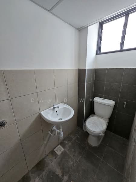 Kedai / Pejabat untuk Dijual di Bandar Putera Indah (Batu Pahat) - David Wan - Bathroom - PropertyGuru.com.my