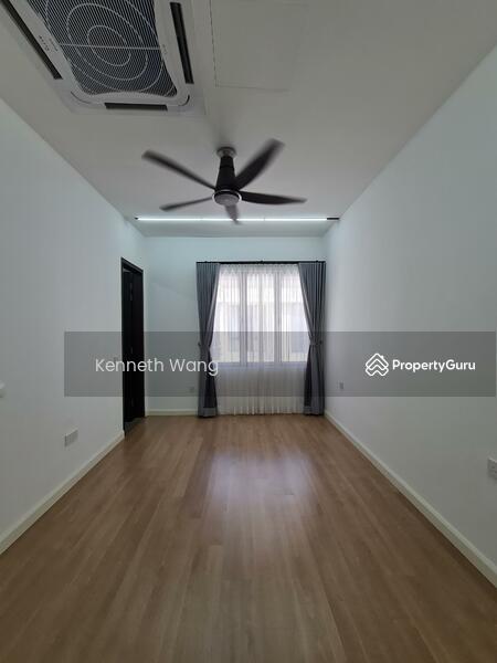 For Sale - Elmina, Reesia