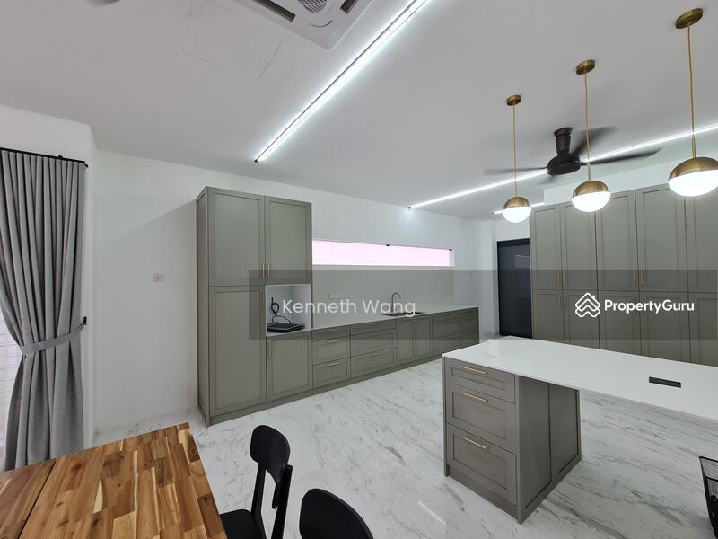 For Sale - Elmina, Reesia