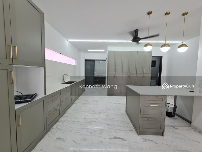 For Sale - Elmina, Reesia