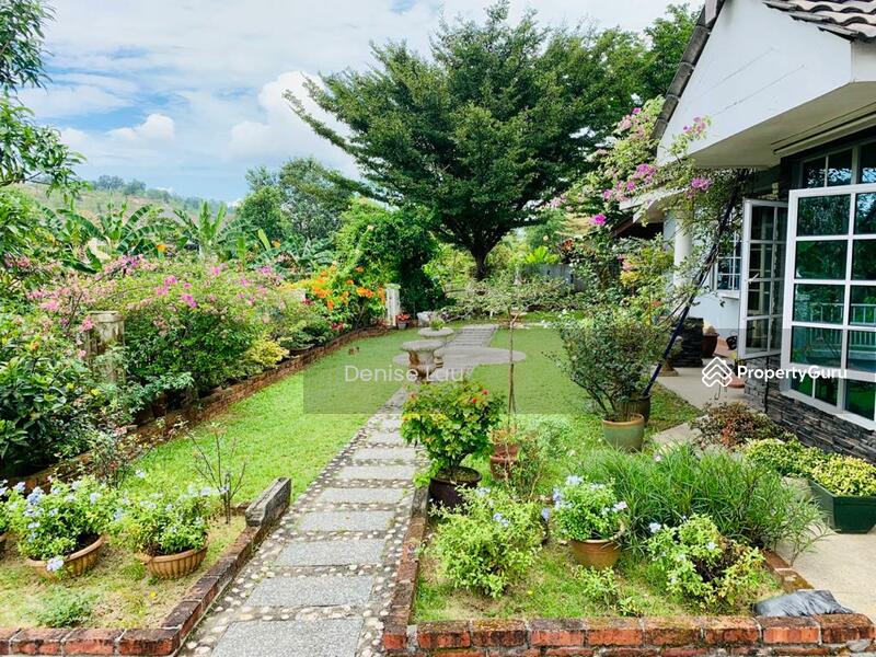 For Sale - Corner 2storey Semi-D Emerald East