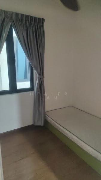 Kediaman Servis untuk Dijual di Country Garden Central Park - Healer Lau - Bedroom - PropertyGuru.com.my