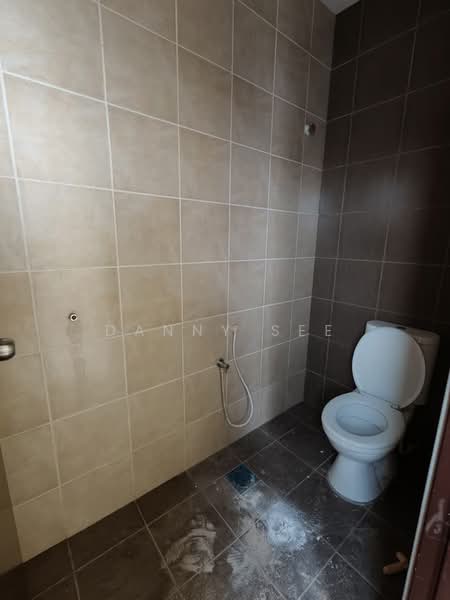 Semi-Detached House for Sale in Taman Senai Utama (Kulai) - Danny See - Bathroom - PropertyGuru.com.my