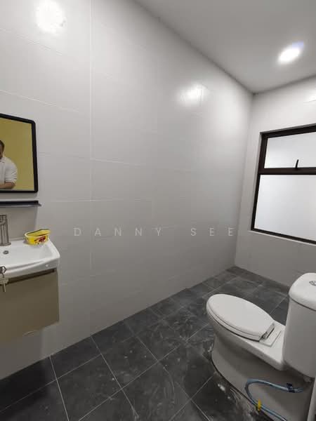 Semi-Detached House for Sale in Taman Senai Utama (Kulai) - Danny See - Bathroom - PropertyGuru.com.my