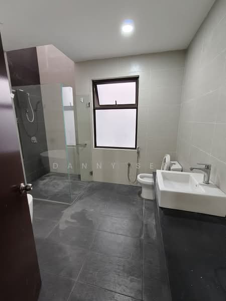 Semi-Detached House for Sale in Taman Senai Utama (Kulai) - Danny See - Bathroom - PropertyGuru.com.my