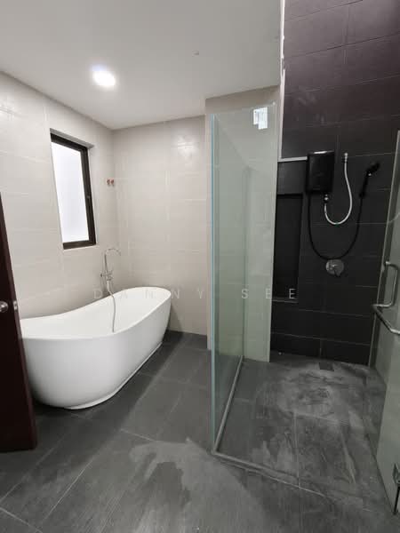 Semi-Detached House for Sale in Taman Senai Utama (Kulai) - Danny See - Bathroom - PropertyGuru.com.my