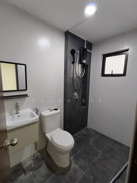 Semi-Detached House for Sale in Taman Senai Utama (Kulai) - Danny See - Bathroom - PropertyGuru.com.my