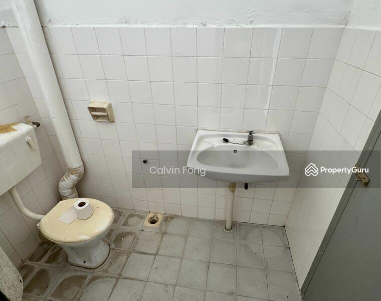 2nd floor common bathroom