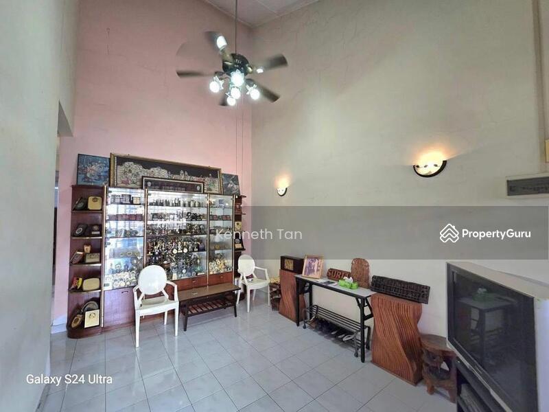 For Sale - Taman Molek Tamans Moleks
