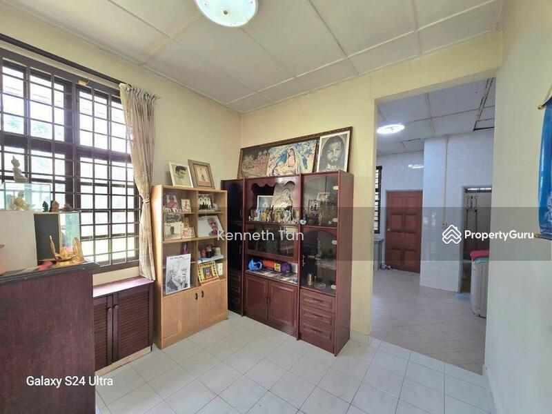 For Sale - Taman Molek Tamans Moleks