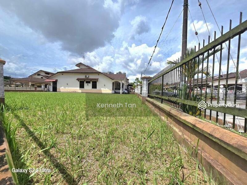 For Sale - Taman Molek Tamans Moleks