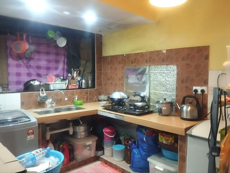 Pangsapuri untuk Dijual di Flora Damansara Apartment - Izzati Mat - Kitchen - PropertyGuru.com.my
