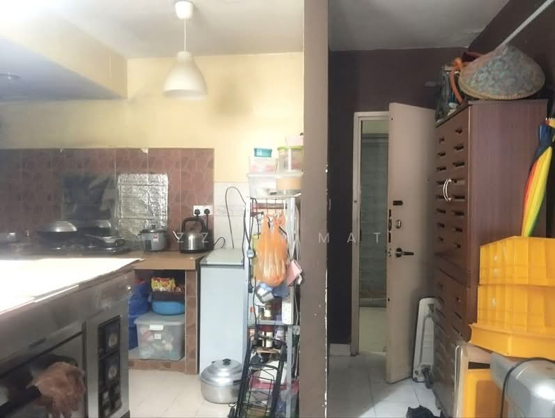 Pangsapuri untuk Dijual di Flora Damansara Apartment - Izzati Mat - Kitchen - PropertyGuru.com.my