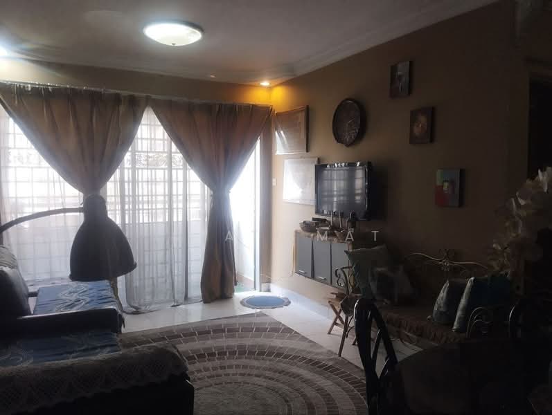 Pangsapuri untuk Dijual di Flora Damansara Apartment - Izzati Mat - Living Room - PropertyGuru.com.my
