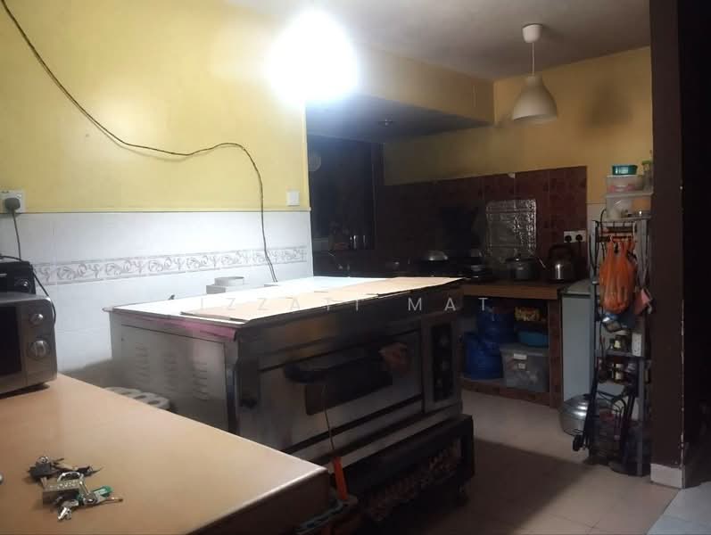 Pangsapuri untuk Dijual di Flora Damansara Apartment - Izzati Mat - Kitchen - PropertyGuru.com.my
