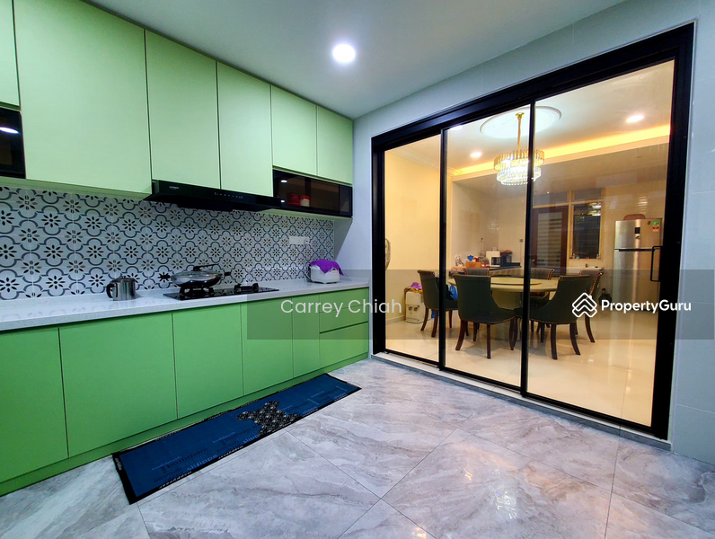 For Sale - 2 storey Corner, Lake Edge Puchong