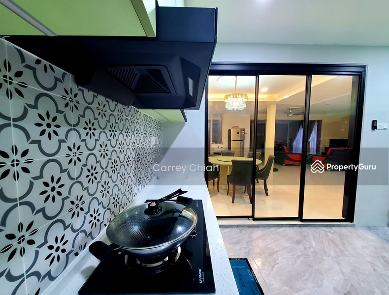 For Sale - 2 storey Corner, Lake Edge Puchong