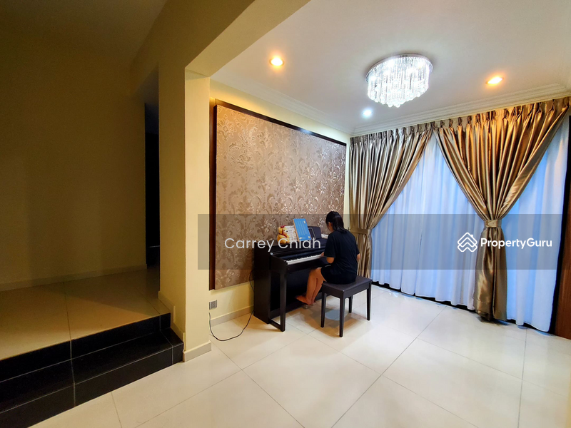 For Sale - 2 storey Corner, Lake Edge Puchong