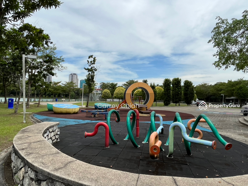 For Sale - 2 storey Corner, Lake Edge Puchong