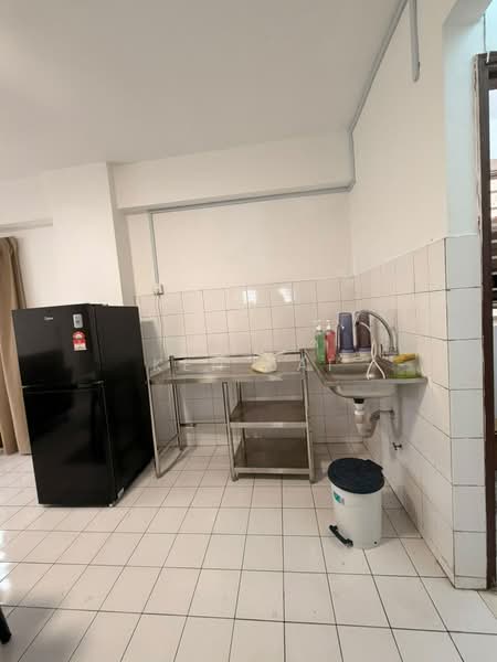 Pangsapuri untuk Disewa di Desa Dua - Ken Lai - Kitchen - PropertyGuru.com.my