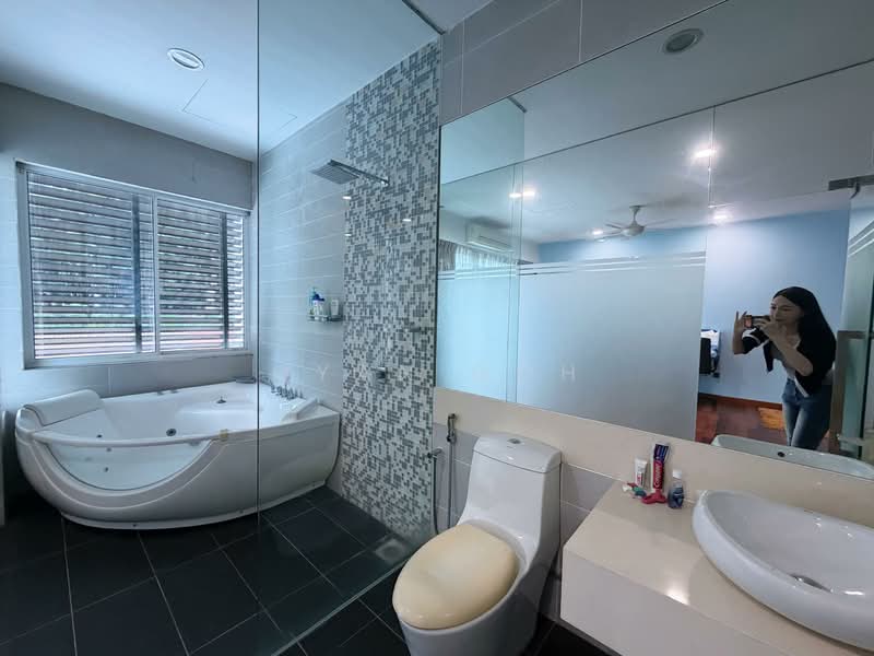 Rumah Teres 3 Tingkat untuk Dijual di Taman Jelutong (Jelutong) - Qyan Goh - Bathroom - PropertyGuru.com.my
