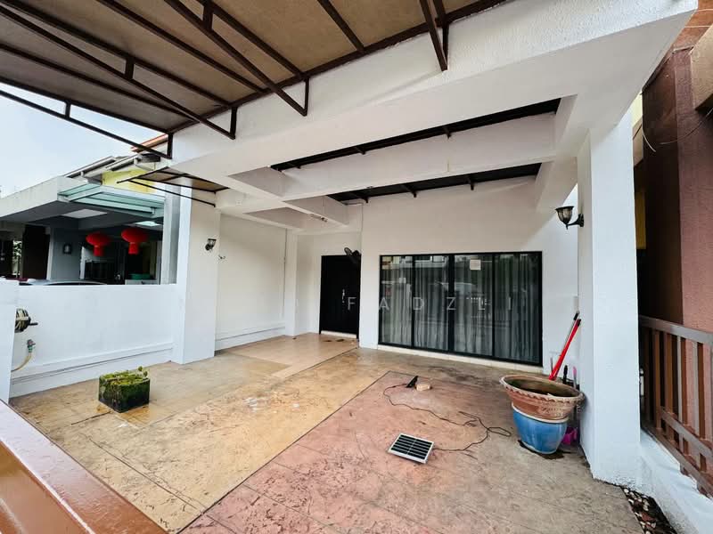 2-storey Terraced House for Sale in Bukit Jelutong (Shah Alam) - Mohd Fadzli - Exterior - PropertyGuru.com.my