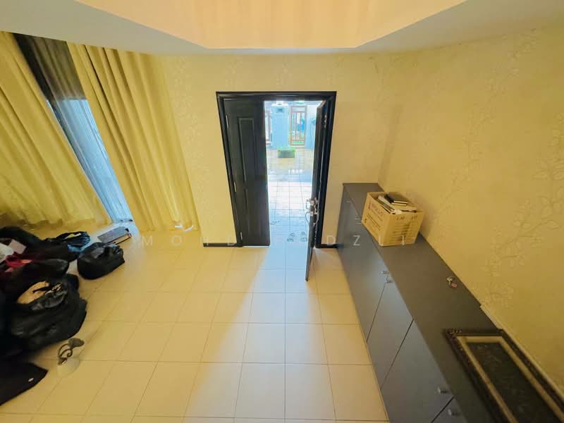 2-storey Terraced House for Sale in Bukit Jelutong (Shah Alam) - Mohd Fadzli - Entrance - PropertyGuru.com.my