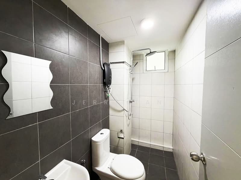 Kondominium untuk Disewa di Fairview Residence - Jerry Tan - Bathroom - PropertyGuru.com.my