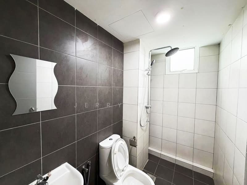 Kondominium untuk Disewa di Fairview Residence - Jerry Tan - Bathroom - PropertyGuru.com.my