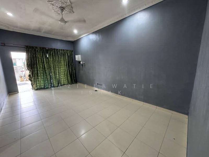 Rumah Teres 1-Tingkat untuk Dijual di Taman Ketapang Mualim (Pekan) - Fazielawatie Ishak - Living Room - PropertyGuru.com.my