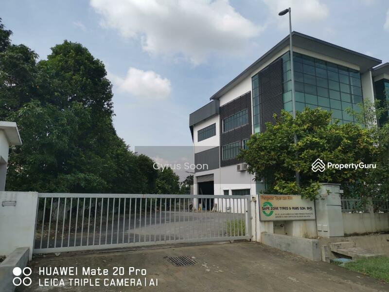 Untuk Dijual - Corner 3-Storey Semi-D For Sale, Sekysen 33 Bukit Kemuning, Shah Alam