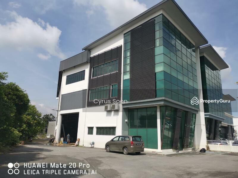 Untuk Dijual - Corner 3-Storey Semi-D For Sale, Sekysen 33 Bukit Kemuning, Shah Alam