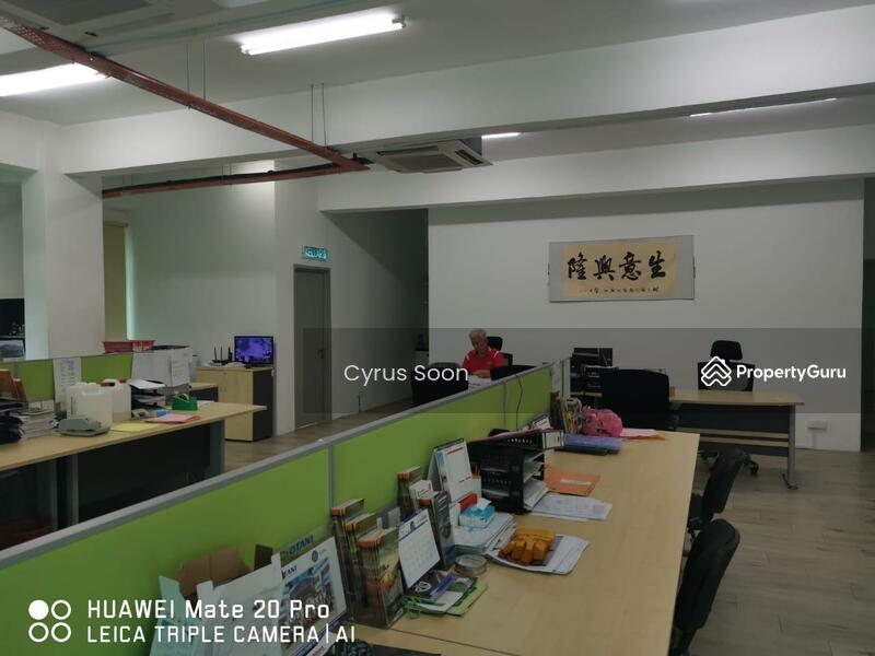 Untuk Dijual - Corner 3-Storey Semi-D For Sale, Sekysen 33 Bukit Kemuning, Shah Alam