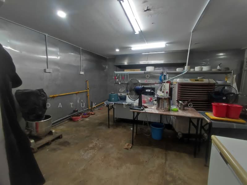 Banglo Komersial untuk Dijual di Greentown (Ipoh) - Datuk Lee Heng - Kitchen - PropertyGuru.com.my