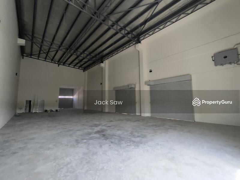 For Rent - 2.5 Storey Semi-D Factory at Golden Gateway, Valdor