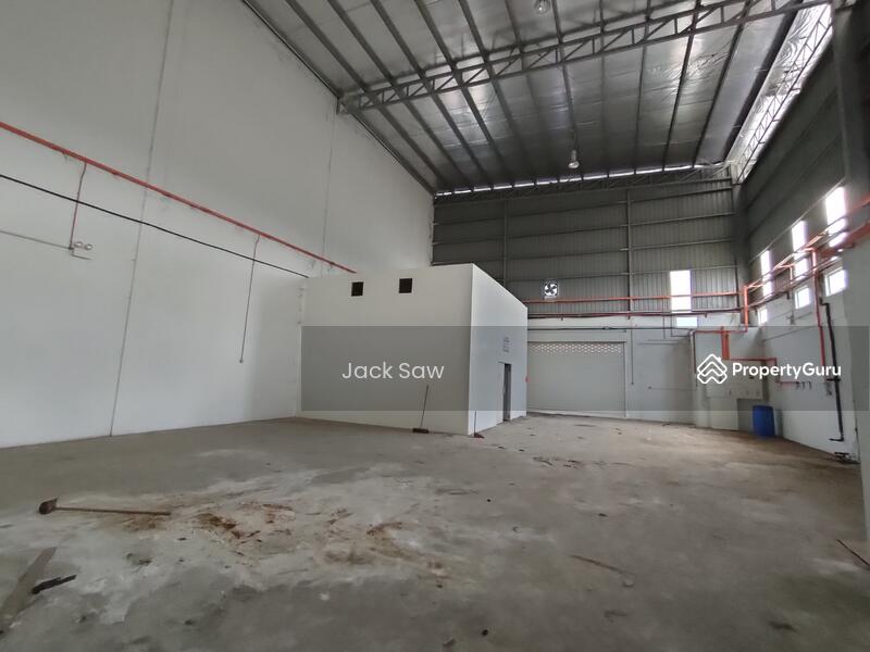 For Rent - 2.5 Storey Semi-D Factory at Golden Gateway, Valdor