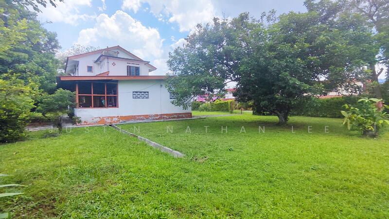 Untuk Dijual - Lim Garden, Ipoh. Corner Bungalow Lot. Huge Land