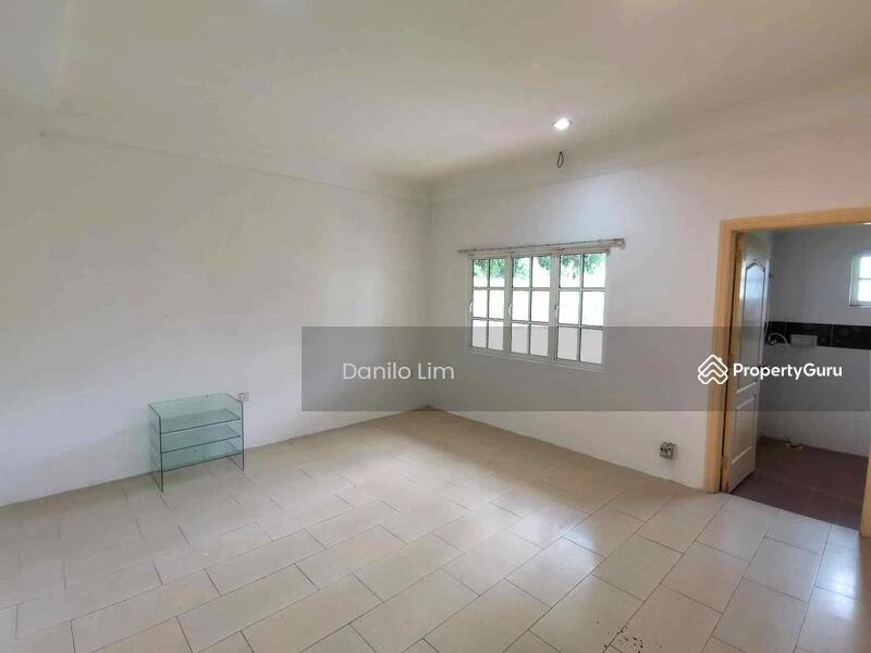 For Sale - College Heights Garden Resort Mantin, 10052sf Big Land, 9/10 Condition, Freehold, Below Market Price