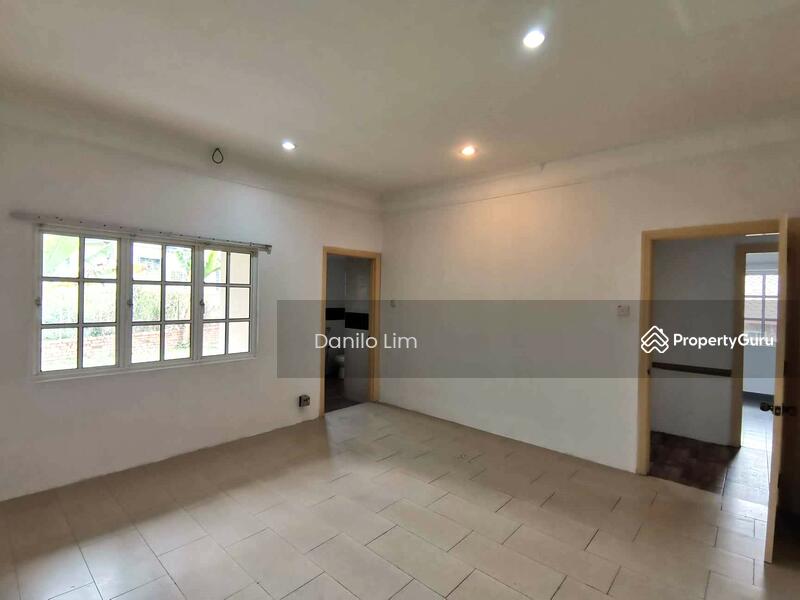 For Sale - College Heights Garden Resort Mantin, 10052sf Big Land, 9/10 Condition, Freehold, Below Market Price