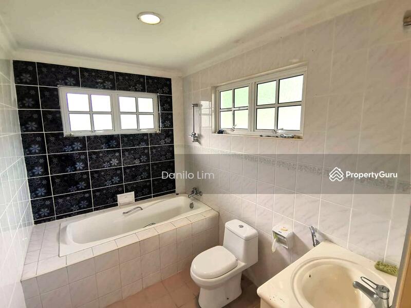 For Sale - College Heights Garden Resort Mantin, 10052sf Big Land, 9/10 Condition, Freehold, Below Market Price