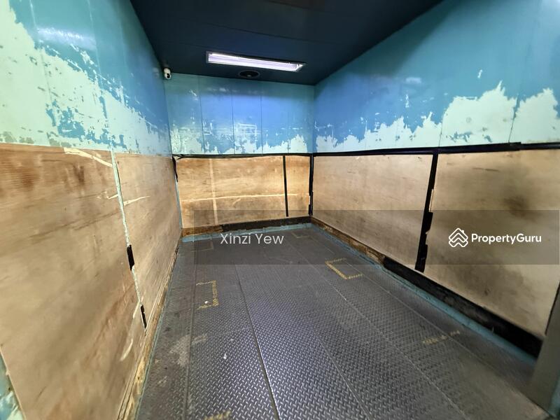 For Rent - Seri Kembangan Multi Storey Warehouse with cargo lifts and container bays