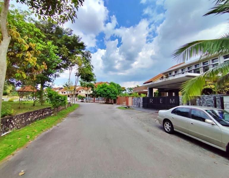 Semi-Detached House for Sale in Saujana Utama (Selangor) - Rashidah Juremi - Exterior - PropertyGuru.com.my